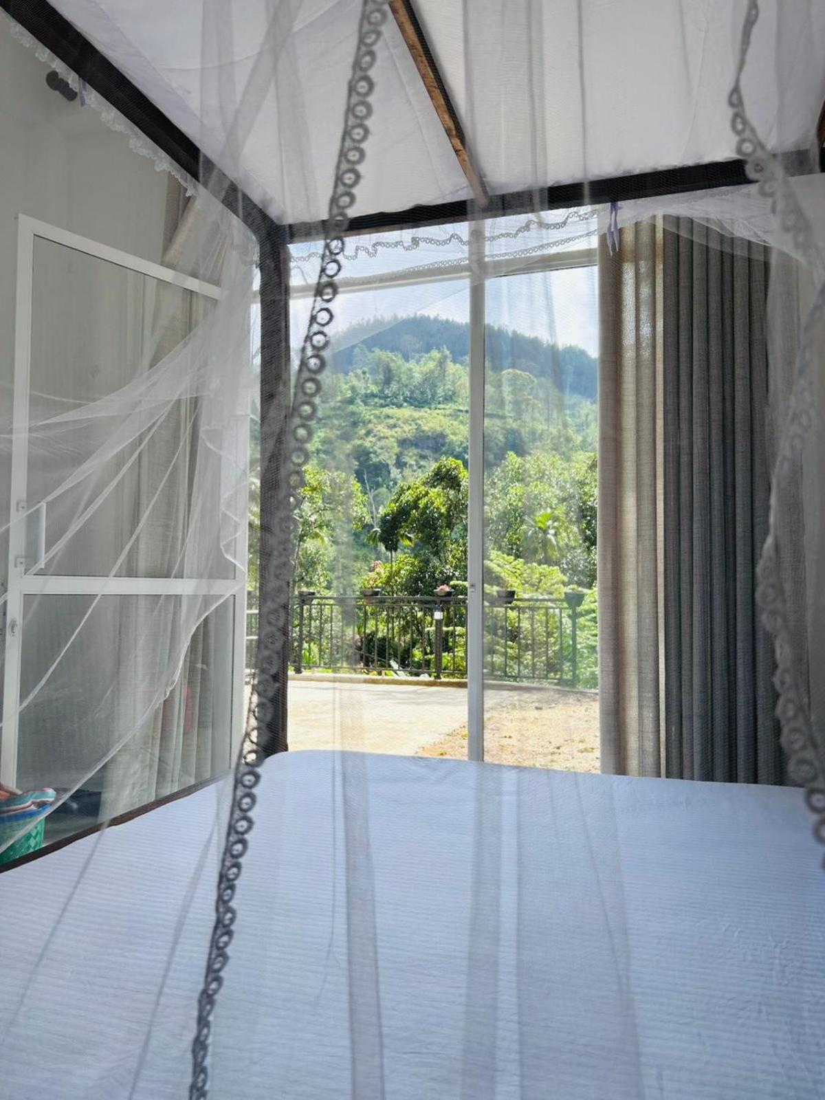 Ella Thenulya Hotel Exterior photo