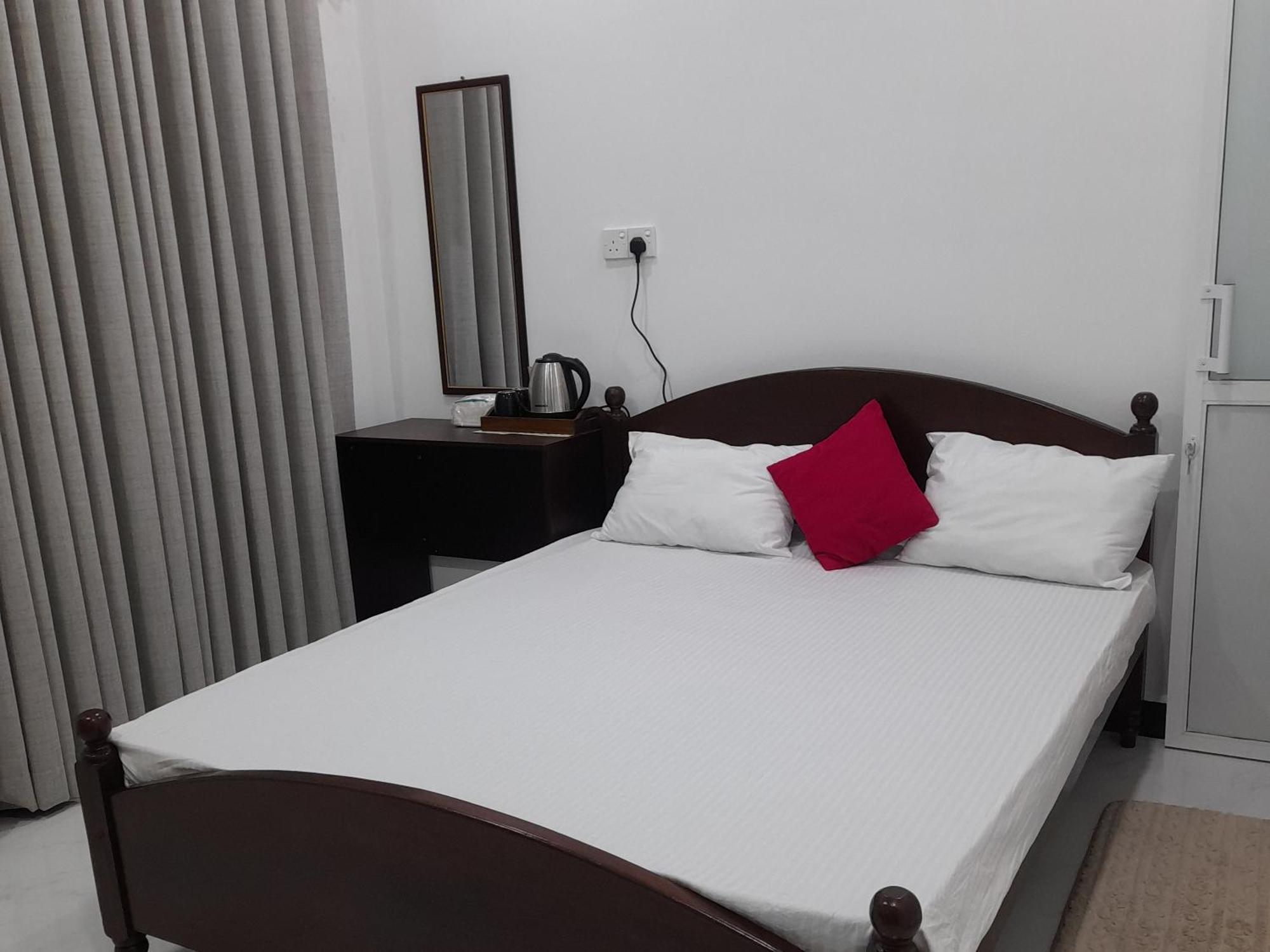 Ella Thenulya Hotel Exterior photo